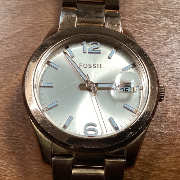 Fossil Perfect Boyfriend Rose Gold-tone Women’s Watch ES 3587 - Picture 1 of 17